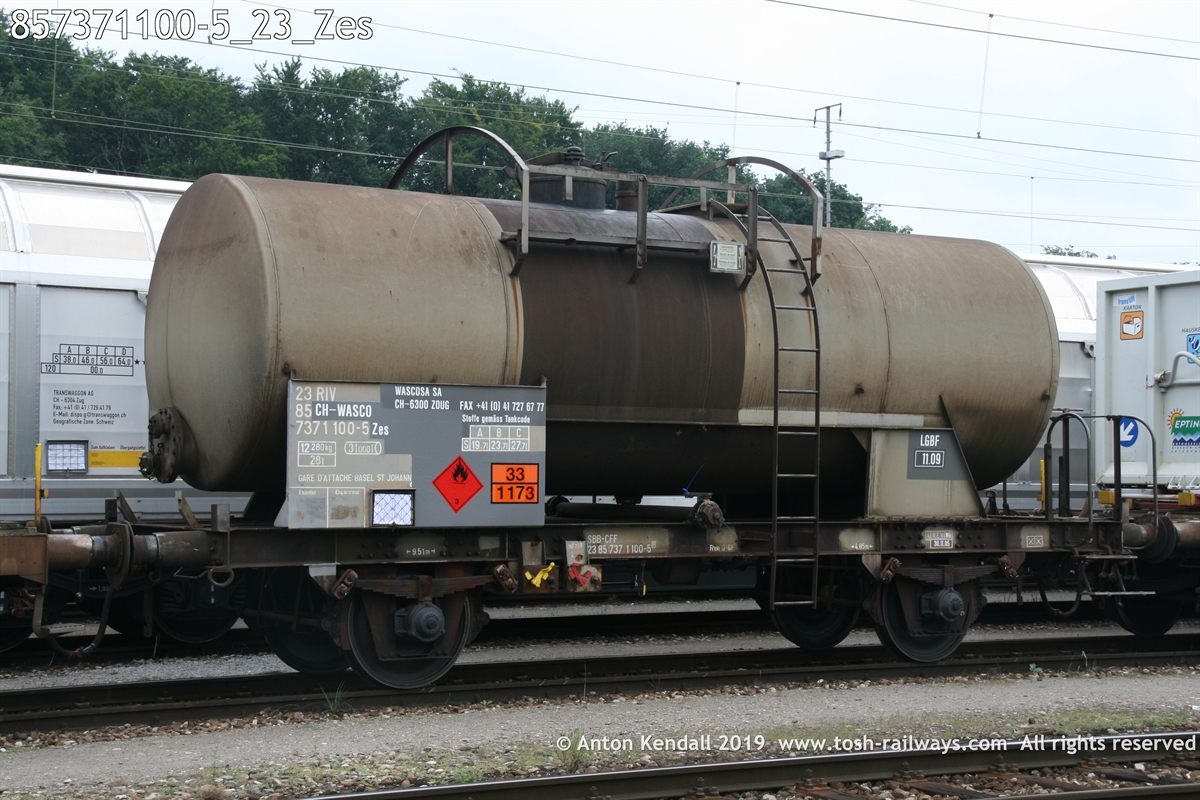 85 737-749